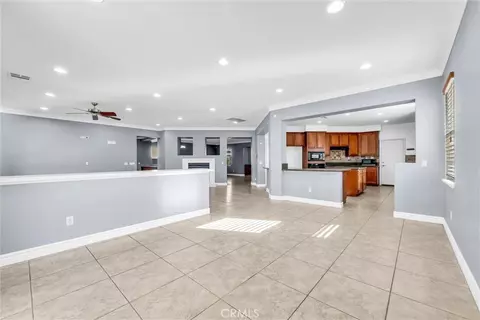 Living - 519 Cedarbrook Ln, Corona, CA 92879 photo 10 of 12