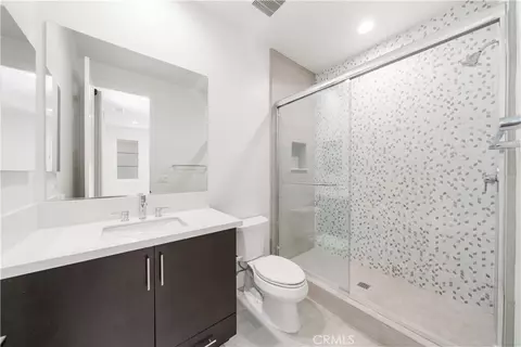 Bath - 108 Coldwater, Irvine, CA 92602 photo 4 of 7