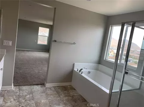 Bath - 7453 Grazing Ln, Riverside, CA 92507 photo 3 of 3
