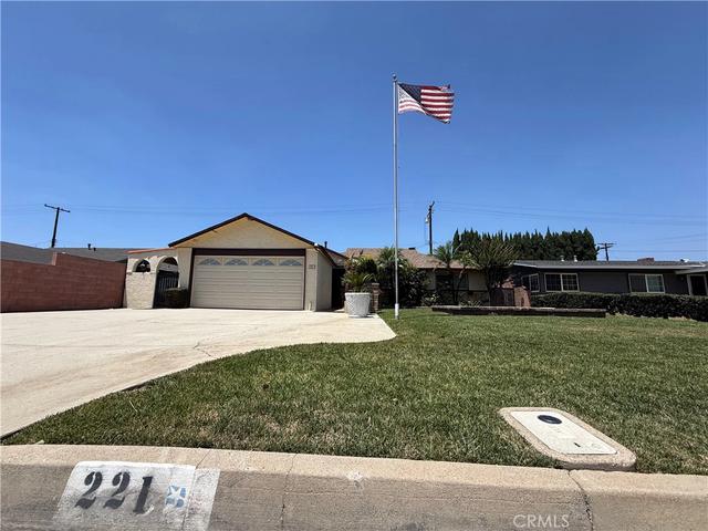 221 S Ranburn, Azusa, CA 91702