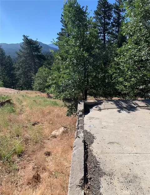 31533 Circle View Dr, Running Springs, CA 92382 photo 2