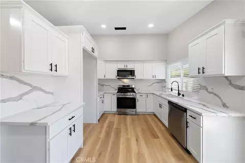 Kitchen - 1699 Glenview Dr, Perris, CA 92571 photo 4 of 4