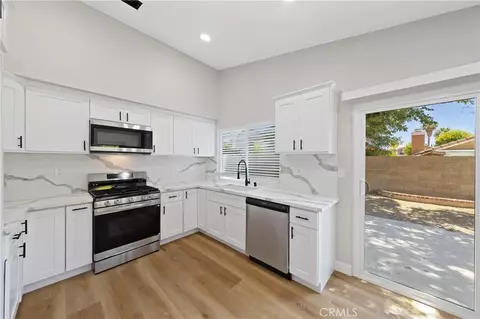 Kitchen - 1699 Glenview Dr, Perris, CA 92571 photo 3 of 4