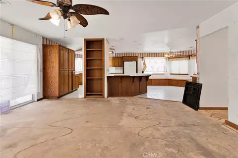 Living - 18588 Kamana, Apple Valley, CA 92307 photo 4 of 8
