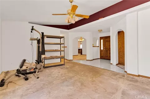 Living - 18588 Kamana, Apple Valley, CA 92307 photo 2 of 8