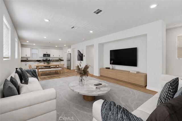 14700 Sherman Way, Van Nuys, CA 91405