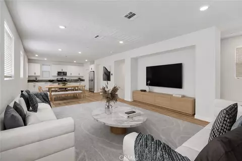 14700 Sherman Way, Van Nuys, CA 91405