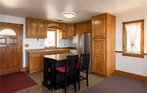 Kitchen - 31563 Inspiration Dr, Running Springs, CA 92382 photo 2 of 2