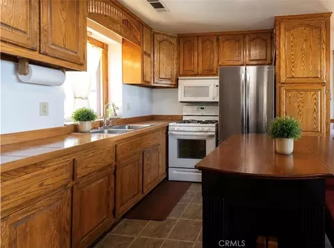 Kitchen - 31563 Inspiration Dr, Running Springs, CA 92382 photo 1 of 2