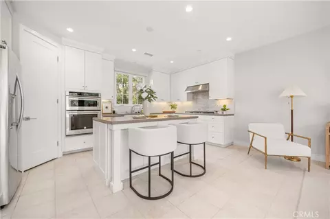 Kitchen - 146 Dolci, Irvine, CA 92602 photo 3 of 4