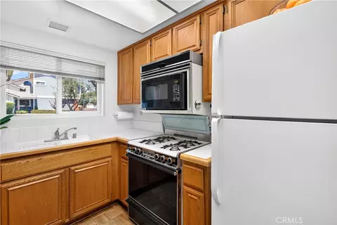 Kitchen - 2001 Silver Hawk #1, Diamond Bar, CA 91765 photo 1 of 2