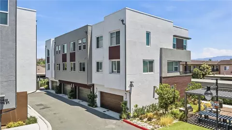 633 S Lyon St, Santa Ana, CA 92705