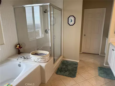 Bath - 16253 Moon Bow Ct, Riverside, CA 92503 photo 3 of 7