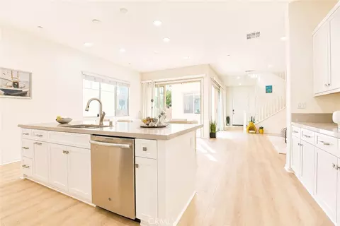 Kitchen - 137 Terrapin, Irvine, CA 92618 photo 4 of 5