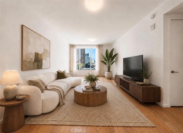 889 Francisco St #1210, Los Angeles, CA 90017