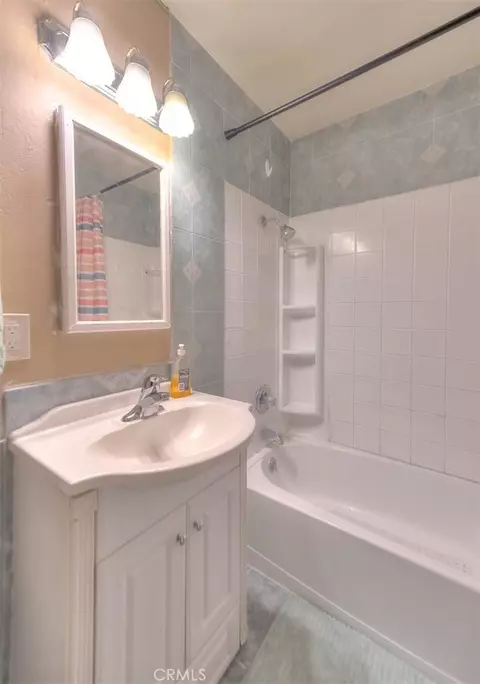 Bath - 8723 Larkin Ct, Riverside, CA 92503 photo 2 of 4