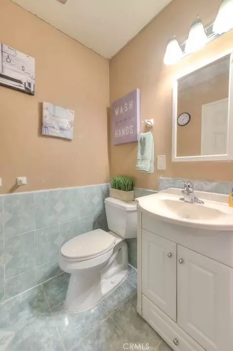 Bath - 8723 Larkin Ct, Riverside, CA 92503 photo 3 of 4