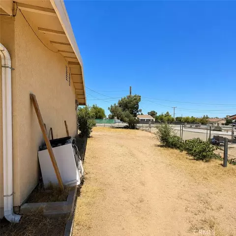 Exterior - 18865 Felton, Hesperia, CA 92345 photo 7 of 9