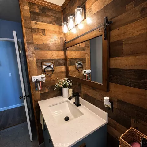 Bath - 18865 Felton, Hesperia, CA 92345 photo 2 of 3