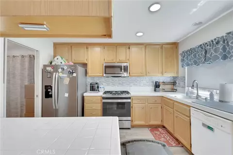 Kitchen - 965 Hardwick, Beaumont, CA 92223 photo 3 of 3