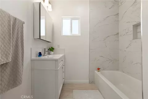 Bath - 1415 N N Spg, Compton, CA 90221 photo 11 of 11