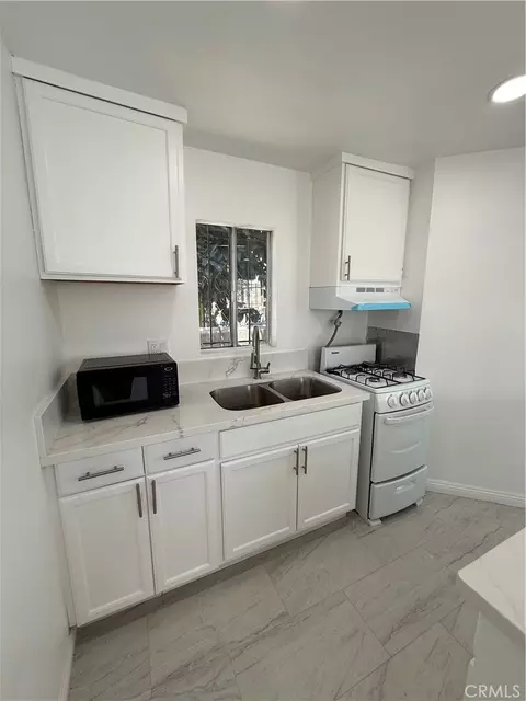 Kitchen - 1415 N N Spg, Compton, CA 90221 photo 5 of 7
