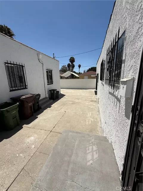 Exterior - 1415 N N Spg, Compton, CA 90221 photo 7 of 11
