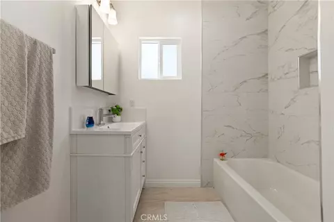 Bath - 1415 N N Spg, Compton, CA 90221 photo 10 of 11