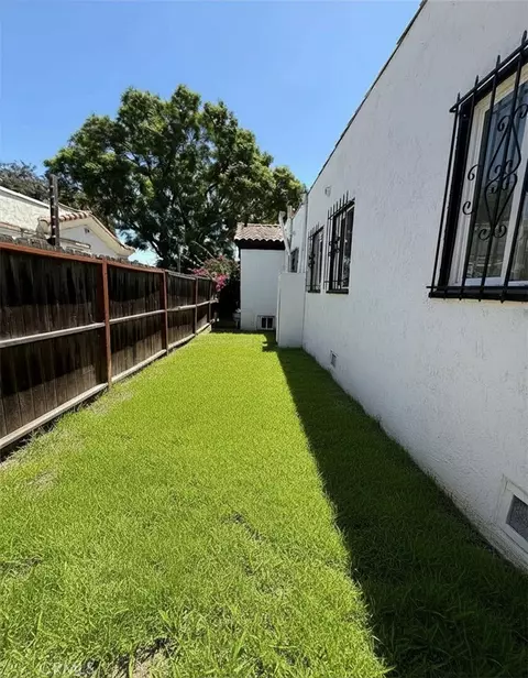 Exterior - 1415 N N Spg, Compton, CA 90221 photo 5 of 11