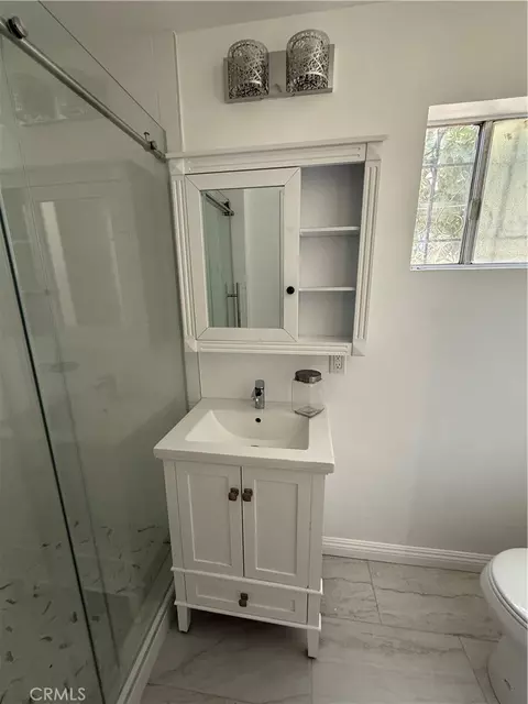 Bath - 1415 N N Spg, Compton, CA 90221 photo 7 of 11