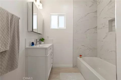 Bath - 1415 N N Spg, Compton, CA 90221 photo 9 of 11