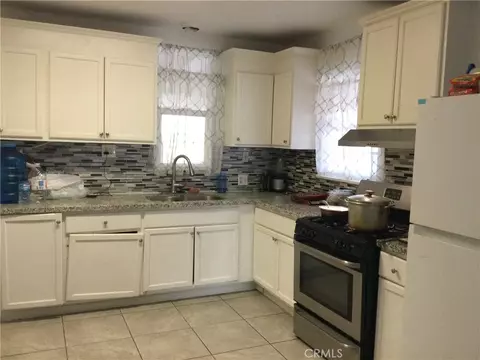 Kitchen - 332 W 11th, Perris, CA 92570 photo 1 of 4