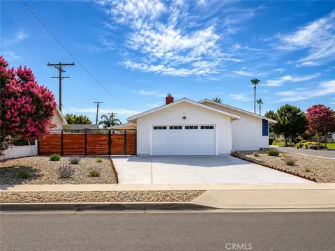 590 E Van Koevering, Rialto, CA 92376 photo 3