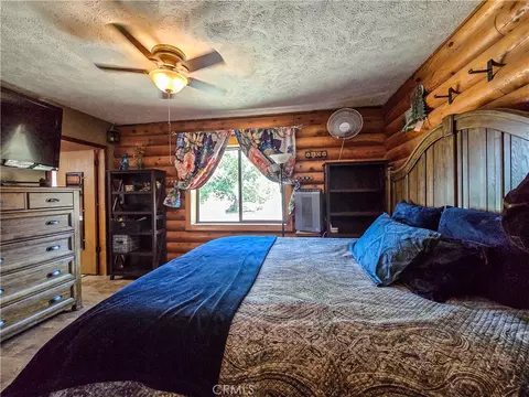 Bedroom - 5363 Hess Rd, Phelan, CA 92371 photo 2 of 8