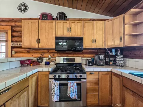 Kitchen - 5363 Hess Rd, Phelan, CA 92371 photo 1 of 3