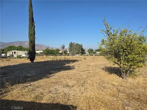 7753 Lankershim Ave, Highland, CA 92346 photo 2