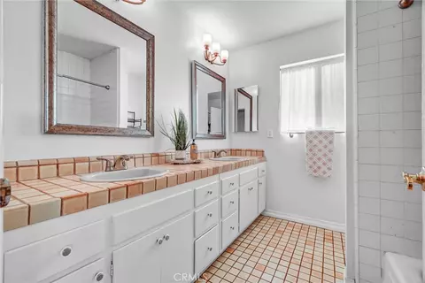 Bath - 404 Juniper, Brea, CA 92821 photo 1 of 4