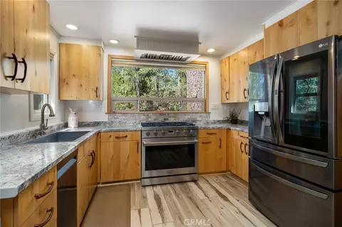 Kitchen - 54720 Pine Crst, Idyllwild, CA 92549 photo 3 of 6