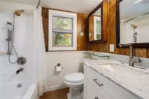 Bath - 54720 Pine Crst, Idyllwild, CA 92549 photo 2 of 2