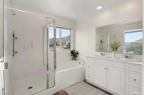 Bath - 20765 Barn Rd, Riverside, CA 92507 photo 2 of 6