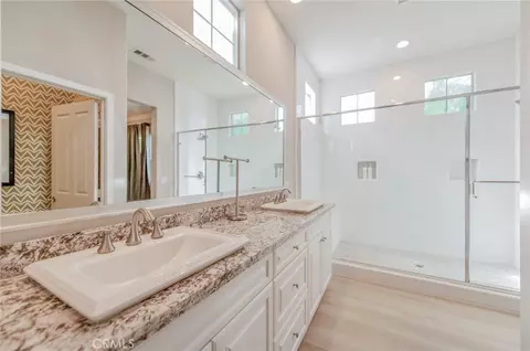 Bath - 137 Smallwheel, Irvine, CA 92618 photo 4 of 7