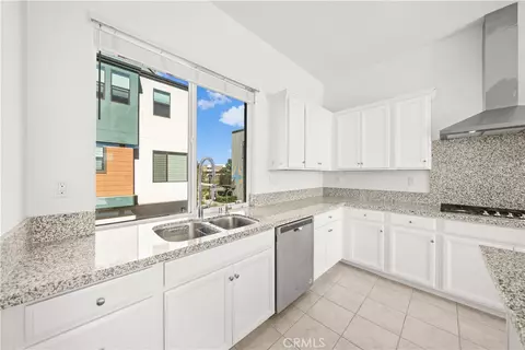 Kitchen - 104 Keeper, Irvine, CA 92618 photo 4 of 4