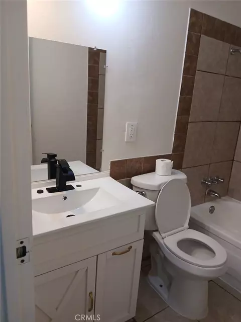 Bath - 751 Upton, Barstow, CA 92311 photo 1 of 2