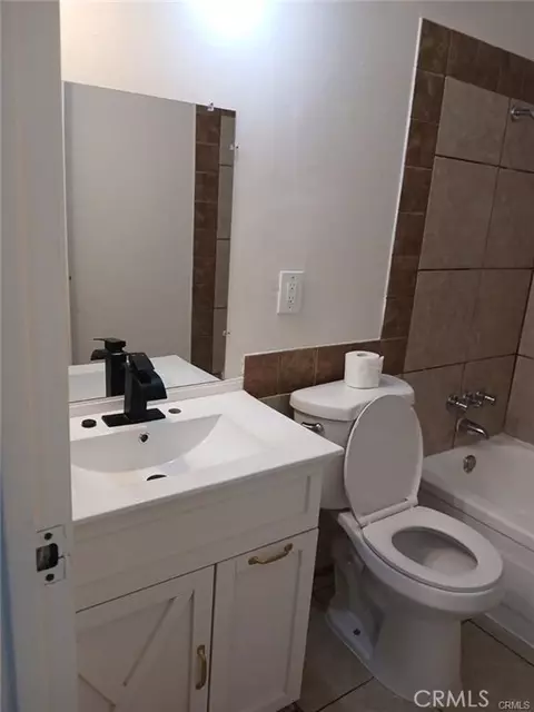 Bath - 751 Upton, Barstow, CA 92311 photo 1 of 2