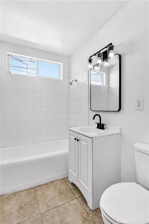 Bath - 813 E Fredricks St, Barstow, CA 92311 photo 1 of 1