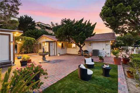 Exterior - 5762 Desert View Dr, La Jolla, CA 92037 photo 7 of 10