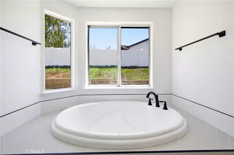 Bath - 11779 Sutter Ave, Yucaipa, CA 92399 photo 3 of 5