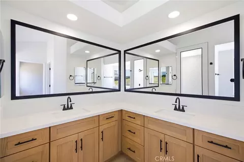 Bath - 11779 Sutter Ave, Yucaipa, CA 92399 photo 4 of 5