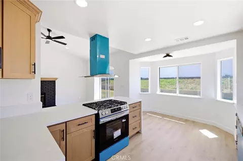 Kitchen - 11779 Sutter Ave, Yucaipa, CA 92399 photo 2 of 3