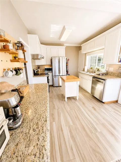 Kitchen - 1162 Willis St, Redding, CA 96001 photo 4 of 7
